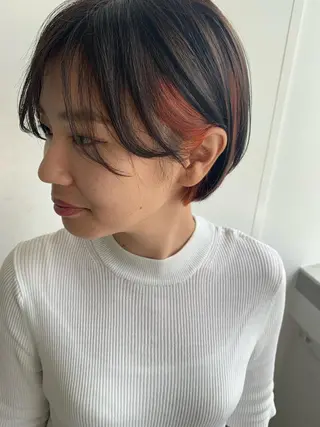 ショート nuu所属・💜ショート💜 ウルフ、ボブ二色亜美のヘアスタイル