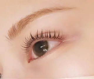 ネイル マツエク・マツパ アイブロウ ネイル&アイ　QUEEN&CRIMSON所属・眉WAX/ピーリング ホワイトニングの眉毛・アイブロウイメージ