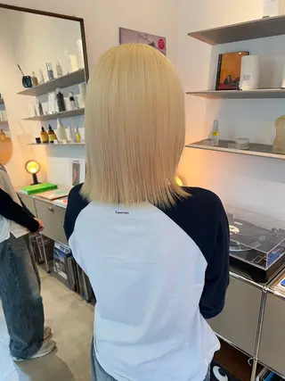 カラー hinata /ハイトーンのヘアスタイル