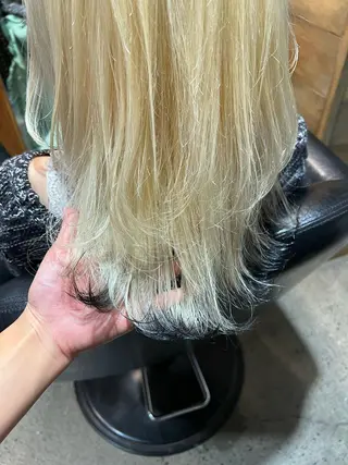 ミディアム 垢抜けハイトーン×ブ ロウリストAZUKIのヘアスタイル