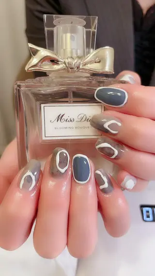 ミディアム カラー ネイル Petite Cannelle所属・Petite Cannelleのネイルデザイン