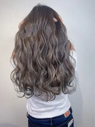 セミロング カラー _WHITE 高槻のヘアスタイル