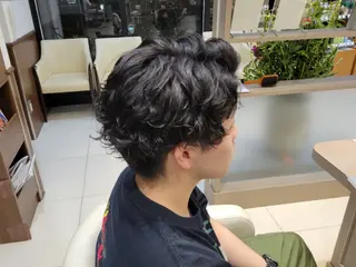 パーマ メンズ レブリィゼンコー多摩平の森所属・渡辺将功 メンズカットのヘアスタイル