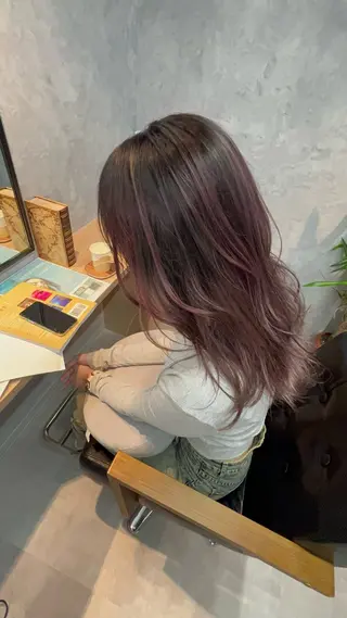 ロング motoトップカラー リスト/ブリーチカラのヘアスタイル