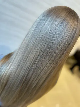 ロング カラー 中間 知佳子のヘアスタイル
