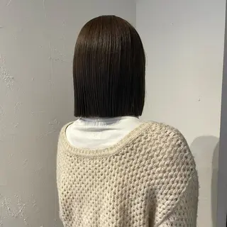 ショート カラー mina / 透明感ベージュカラーのヘアスタイル