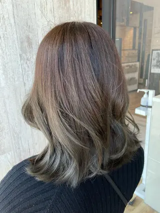 カラー 岡村 真子のヘアスタイル