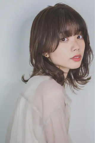 ミディアム カラー 前髪/顔周り /レイヤー/秋山 元のヘアスタイル