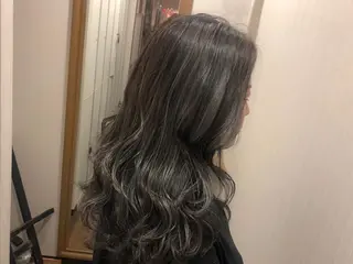 セミロング カラー 新井 友菜のヘアスタイル