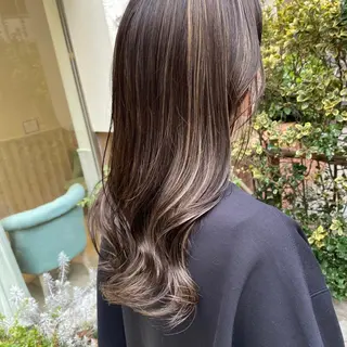 セミロング 古賀 紅音のヘアスタイル