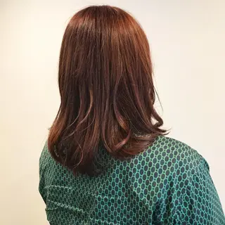 ミディアム カラー エイト ウメダのヘアスタイル