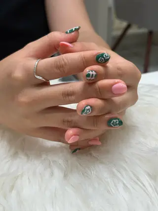 ネイル シオリ 🎀のネイルデザイン