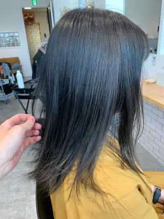 セミロング ヨシミ カズヤのヘアスタイル