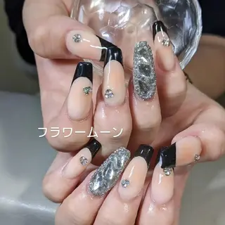 ネイル フラワー ムーンのネイルデザイン