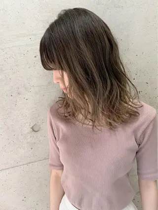 ミディアム カラー EMANON天神所属・Hitomi Ezakiのヘアスタイル
