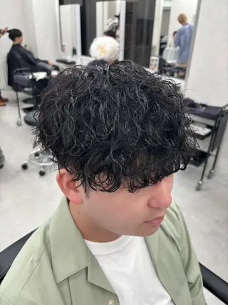ショート パーマ メンズ 岩井 虎大郎のヘアスタイル