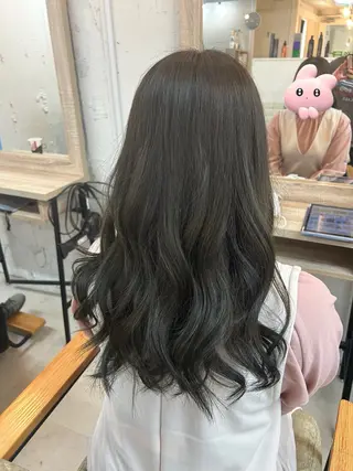 ロング カラー 岩崎 美帆のヘアスタイル