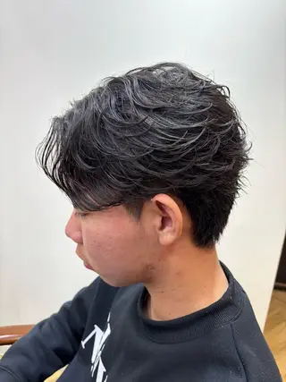 ショート パーマ メンズ 柏のセンターパート のプロ関口 柊太のヘアスタイル