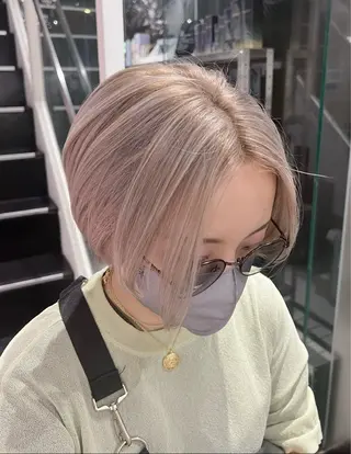 ショート カラー CHERIEブリーチ ダブルカラー　天神のヘアスタイル