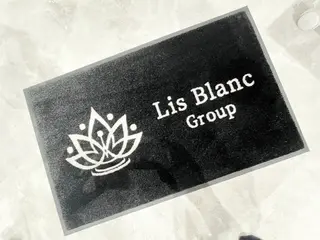 リスブラン AYUMI 🍎のネイルデザイン