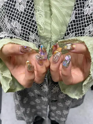 ネイル Shiori・:* 💫のネイルデザイン