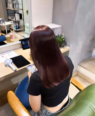 カラー ROCCO saraのヘアスタイル