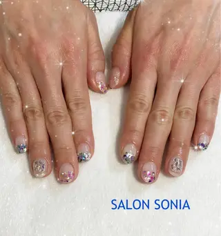 ネイル 小顔・毛穴・たるみ ネイル　似内真樹のエステ・リラクイメージ