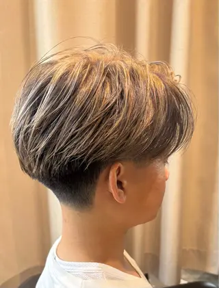 ショート カラー メンズ 鼎一真ハイトーン/ パーマ/何でも屋さんのヘアスタイル