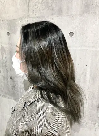 セミロング レイヤー/韓国 ハイトーン興津史弥のヘアスタイル