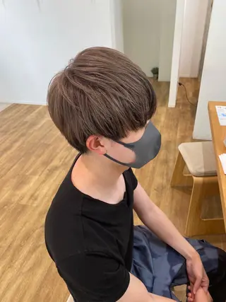 ショート カラー 藤野 凪沙のヘアスタイル