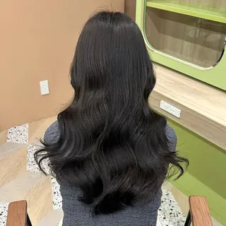 ロング シオン/艶髪/ グレージュカラーのヘアスタイル