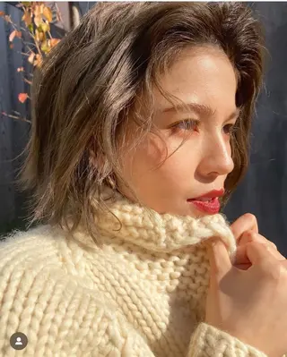 ミディアム K NATSUMIのヘアスタイル