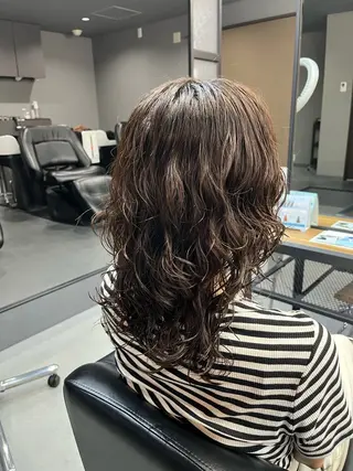 セミロング メノン ナナのヘアスタイル