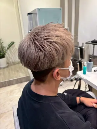 カラー メンズ ハイトーン/ 對馬脩のヘアスタイル