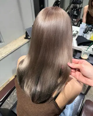 ミディアム カラー ROIS渋谷【ロイス】所属・高橋大樹/ブリーチ/ ハイトーン/艶カラーのヘアスタイル