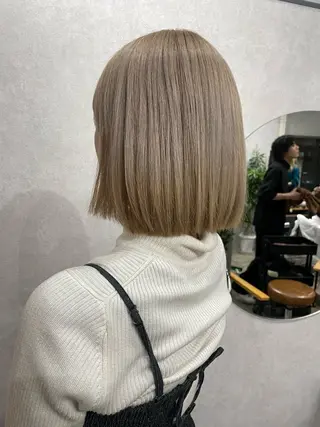 ショート カラー AIRI layer cut hairのヘアスタイル