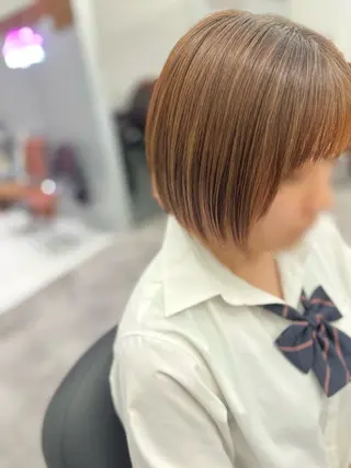 ミディアム 嶌津 明依のヘアスタイル