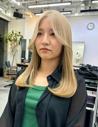 ロング カラー ヘアアレンジ 坂齋大地／レイヤー/ ミルクティーのヘアスタイル