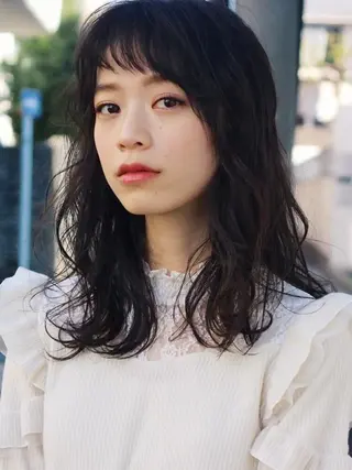 セミロング コテ巻き風パーマ/ キミシマカイトのヘアスタイル