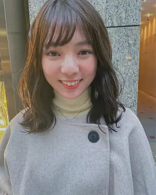 カラー 青山 莉奈のヘアスタイル