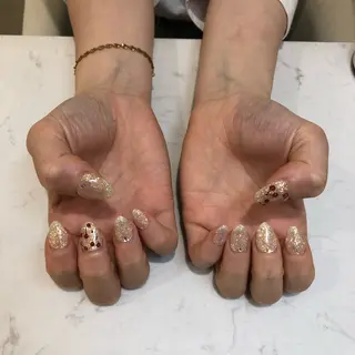 ネイル Raviy  新宿店所属・わたなべ あやかのネイルデザイン