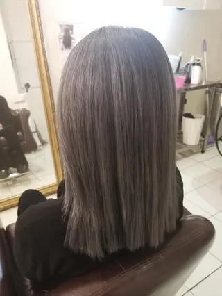 ショート カラー 東心斎橋🌏豆柴 🐾倶楽部のヘアスタイル