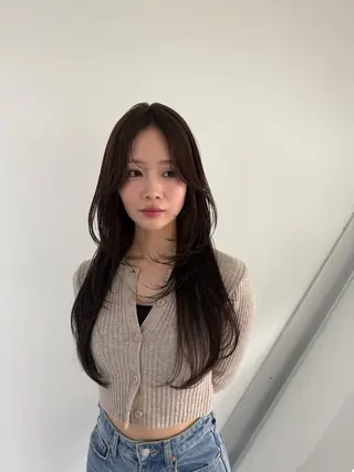 ロング soigné 表参道【ソワネ】所属・🖱️透明感カラー ×髪質改善Rikyuのヘアスタイル