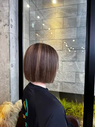 ショート カラー 山本 望華のヘアスタイル
