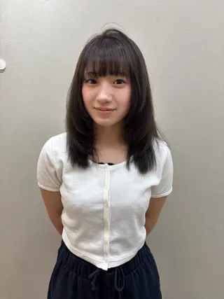ミディアム 古賀 光のヘアスタイル