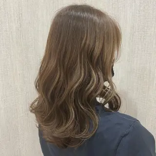 セミロング カラー 🫧透け感⋆艶髪💎 山口アヤカのヘアスタイル