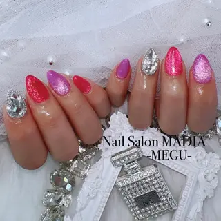 ネイル MADIA藤沢所属・MADIA MEGUのネイルデザイン