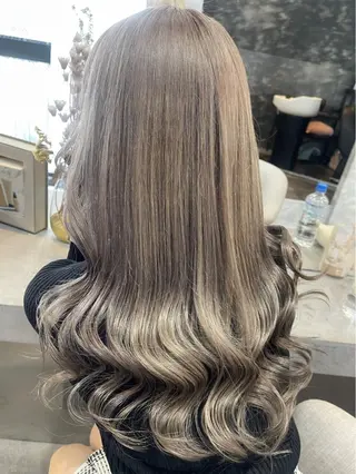 ロング カラー Maho ブリーチモデル募集中のヘアスタイル