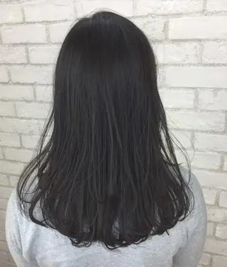 セミロング TOMOYAレイヤー ブリーチ縮毛矯正のヘアスタイル