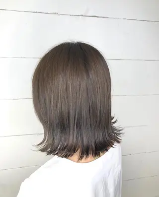 ミディアム esse大阪茶屋町店所属・レイヤーカット 新井田陽寿のヘアスタイル